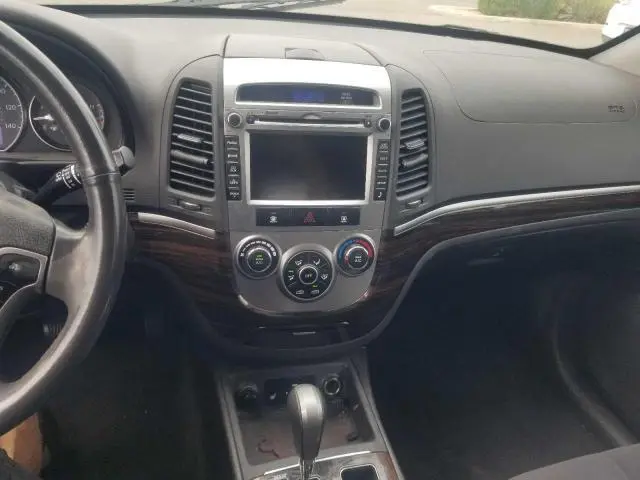 2011 HYUNDAI SANTA FE SE  