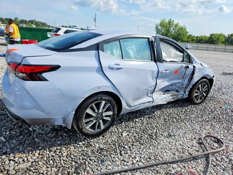 2025 NISSAN VERSA SV  