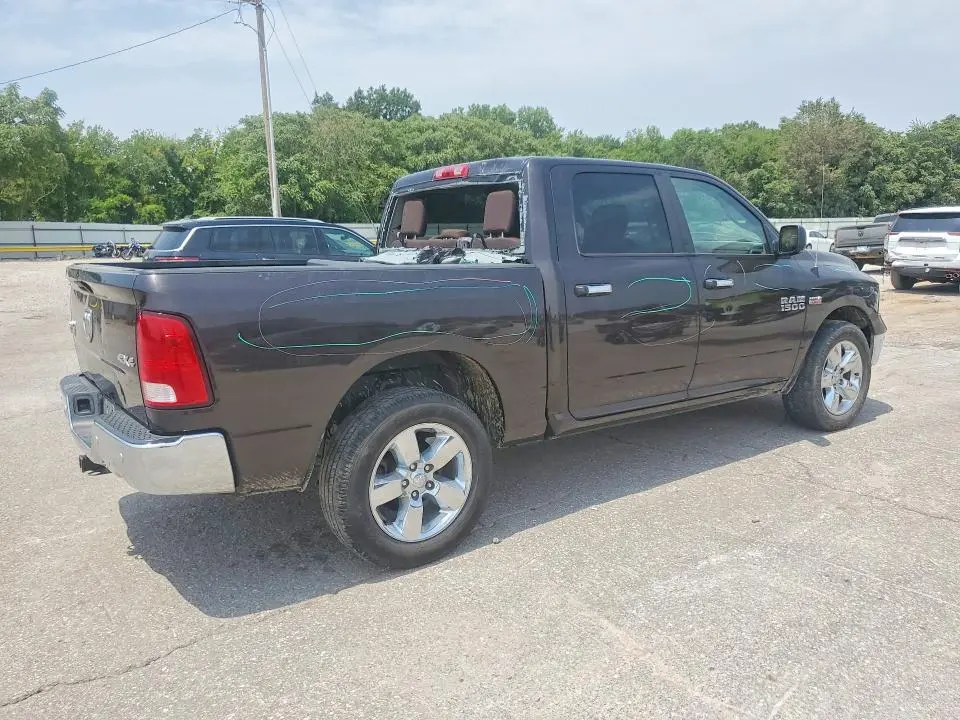 2016 RAM 1500 SLT  