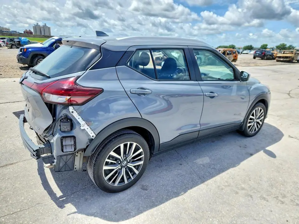2021 NISSAN KICKS SV  