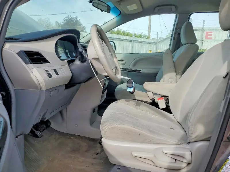 2014 TOYOTA SIENNA L 7-PASSENGER  