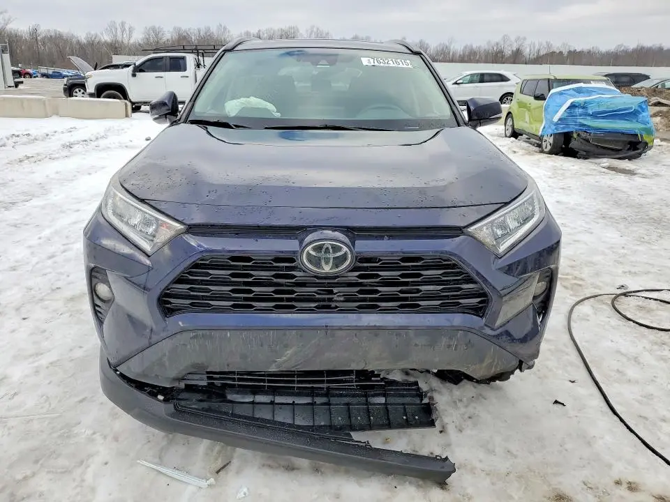 2021 TOYOTA RAV4 XLE  