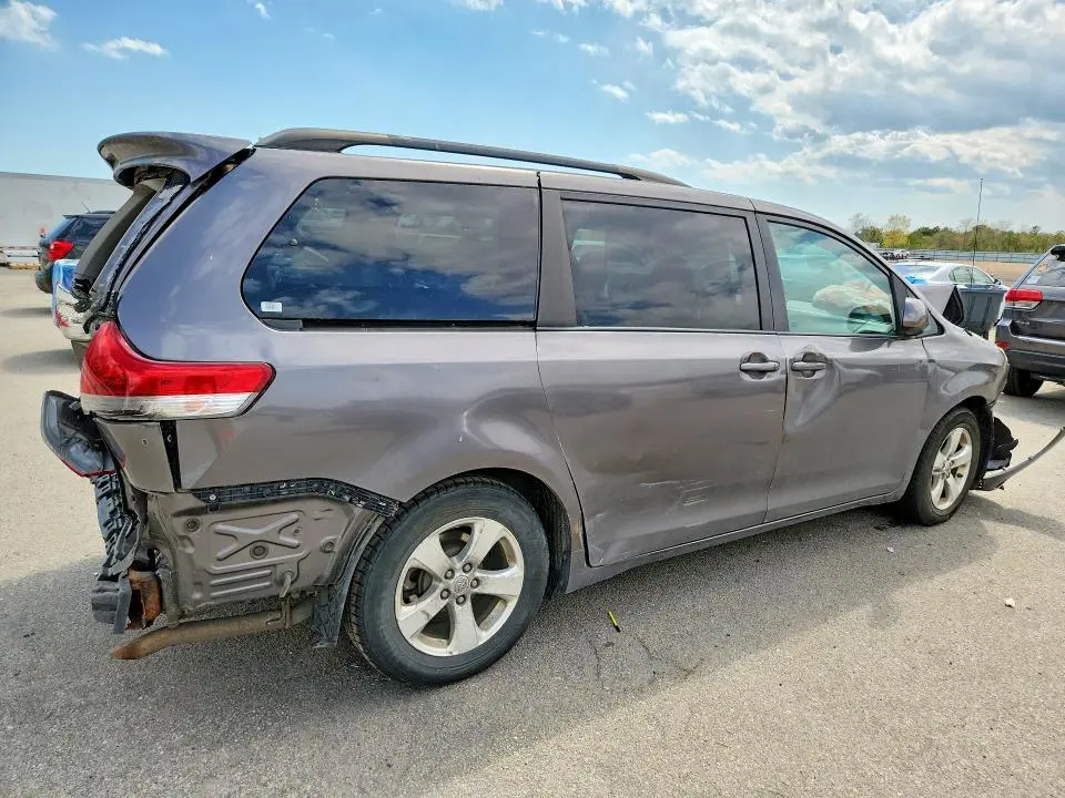 2013 TOYOTA SIENNA   