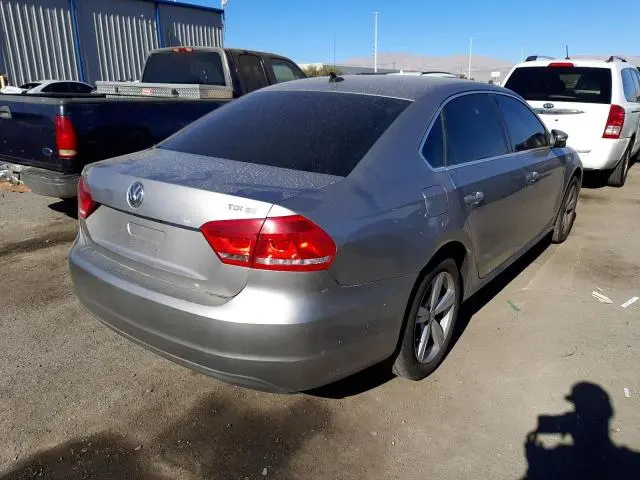 2012 VOLKSWAGEN PASSAT SE