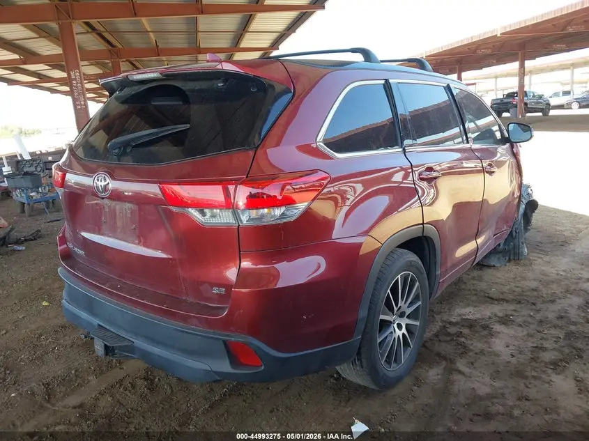 2017 TOYOTA HIGHLANDER SE