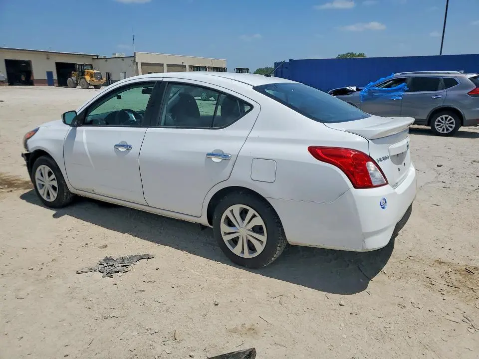 2019 NISSAN VERSA SV  