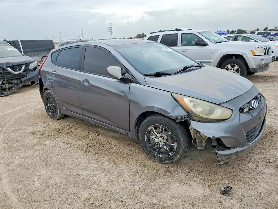 2013 HYUNDAI ACCENT GS  