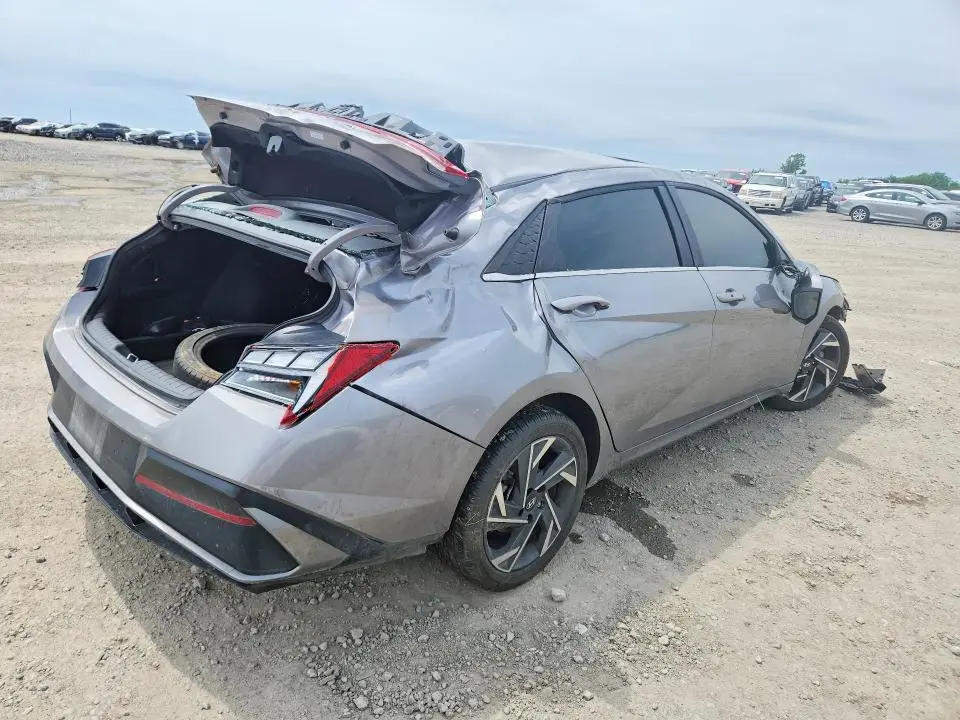2025 HYUNDAI ELANTRA SEL  