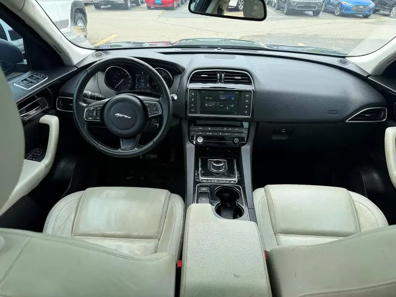 2017 JAGUAR F-PACE PRESTIGE  