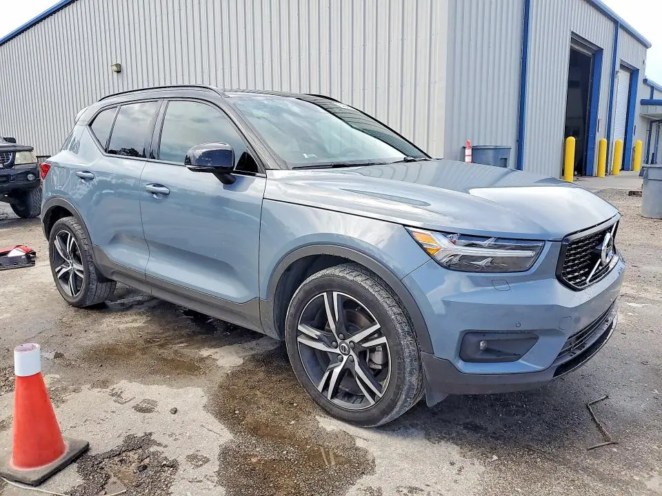 2022 VOLVO XC40 T4 R-DESIGN  