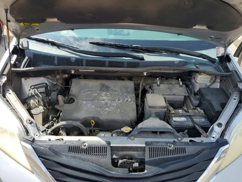 2012 TOYOTA SIENNA LE  
