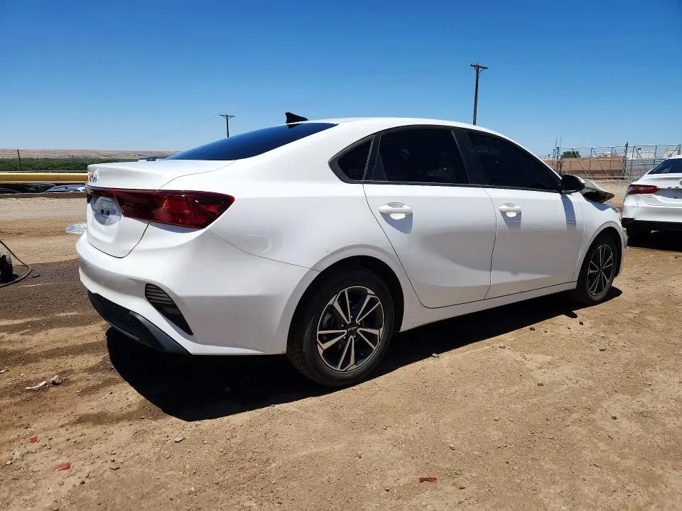 2024 KIA FORTE LXS  