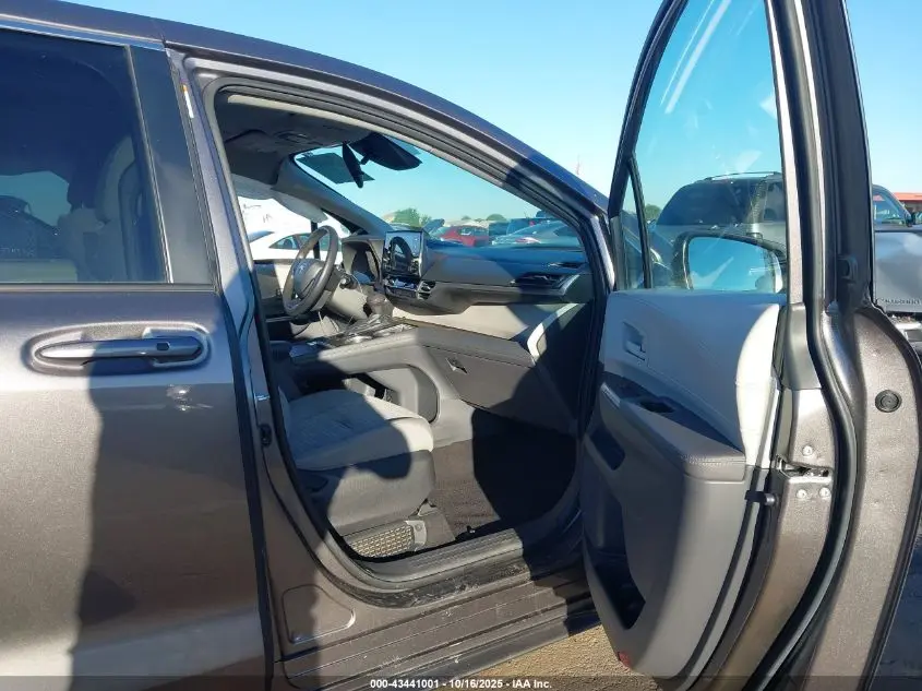 2022 TOYOTA SIENNA LE