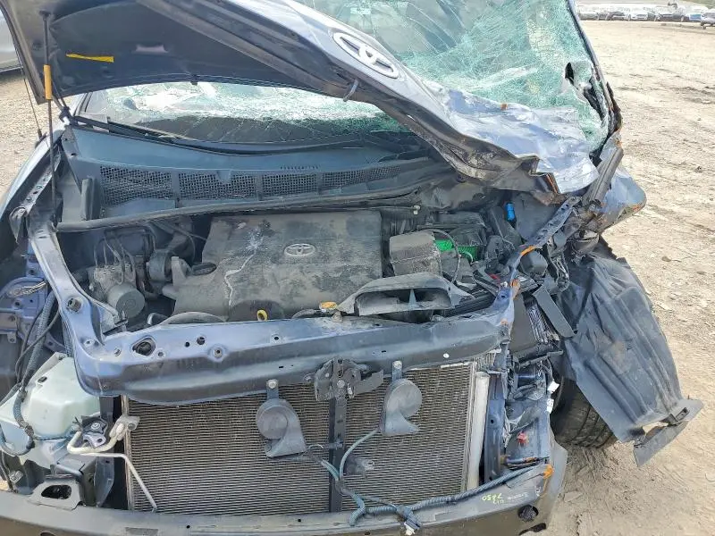 2014 TOYOTA SIENNA LE  