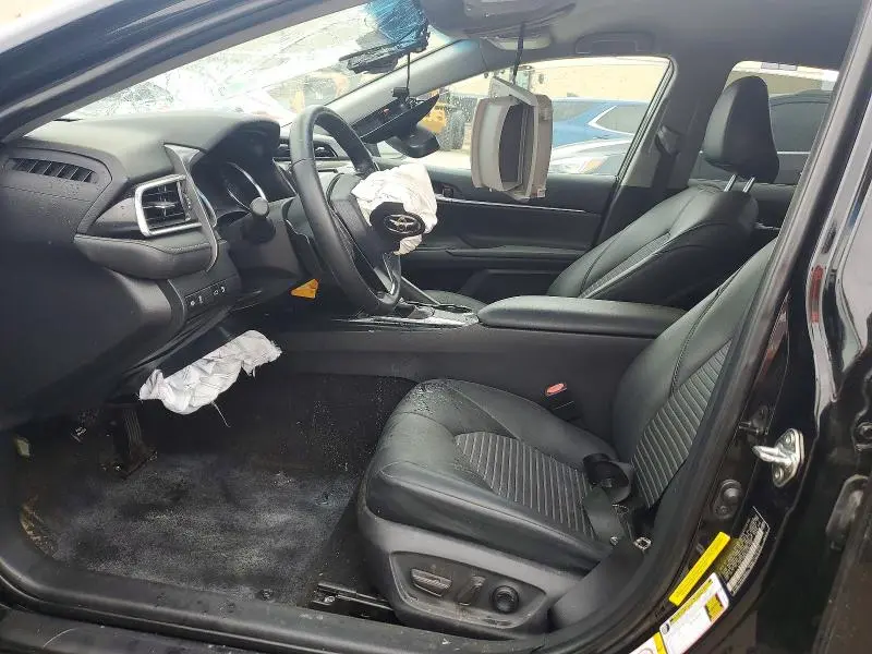2018 TOYOTA CAMRY SE  