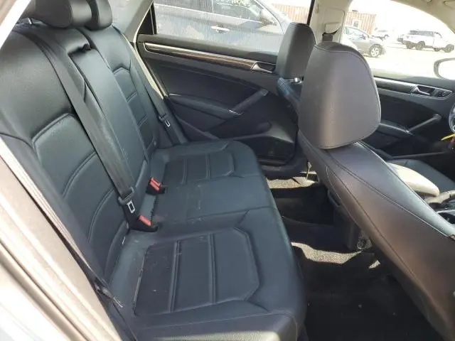 2017 VOLKSWAGEN PASSAT SE  