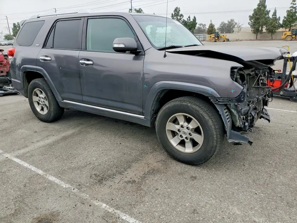 2010 TOYOTA 4RUNNER SR5  
