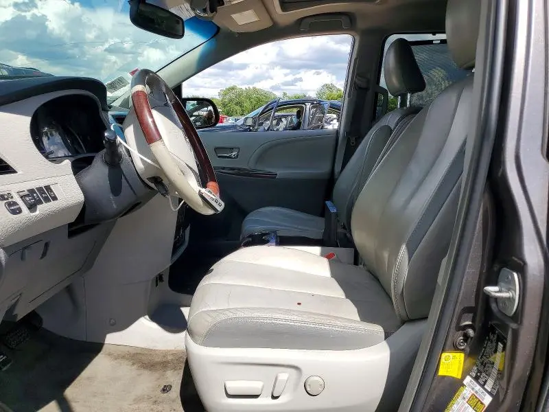 2013 TOYOTA SIENNA LIMITED 7-PASSENGER  