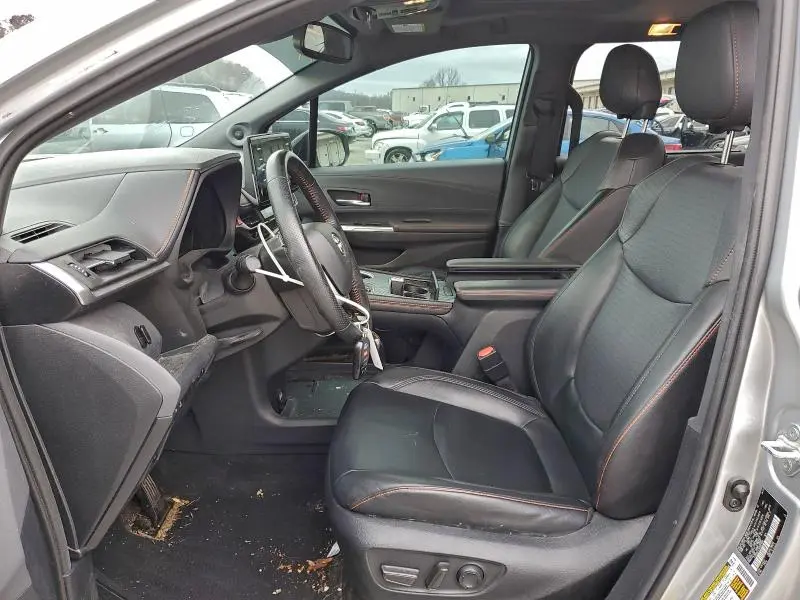 2022 TOYOTA SIENNA XSE  