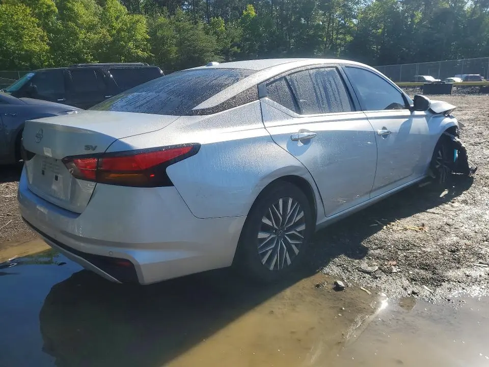 2023 NISSAN ALTIMA SV  