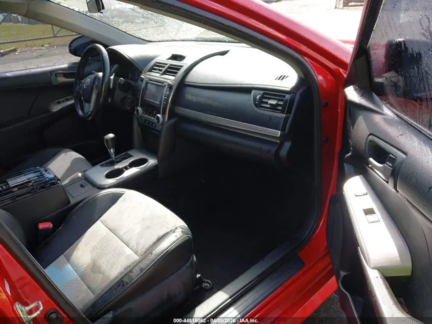2014 TOYOTA CAMRY SE
