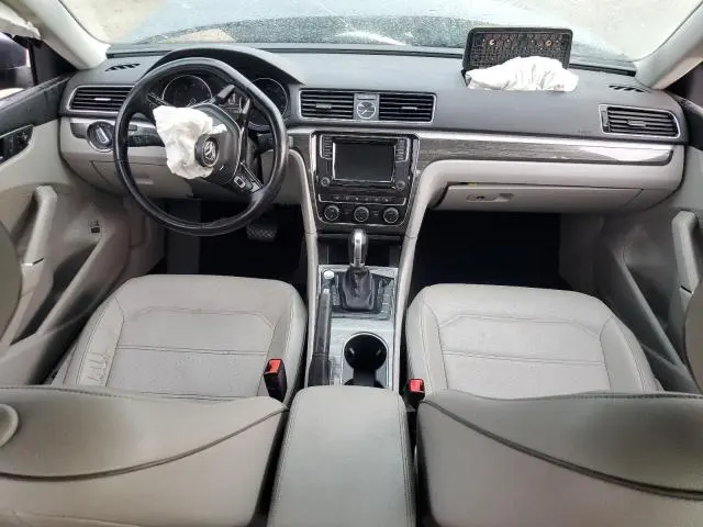 2017 VOLKSWAGEN PASSAT SE  