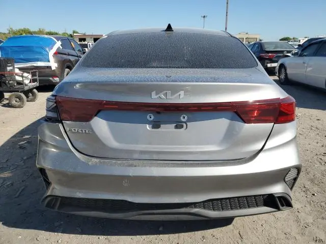 2023 KIA FORTE LX  