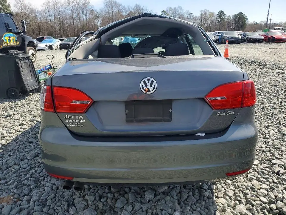 2013 VOLKSWAGEN JETTA SE  