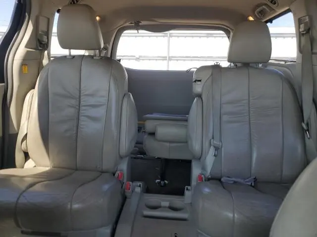 2012 TOYOTA SIENNA XLE  