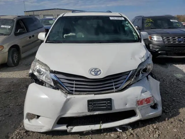 2017 TOYOTA SIENNA XLE  