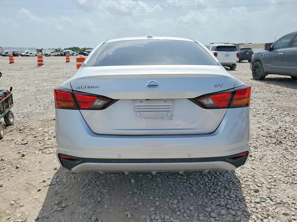 2022 NISSAN ALTIMA SV  