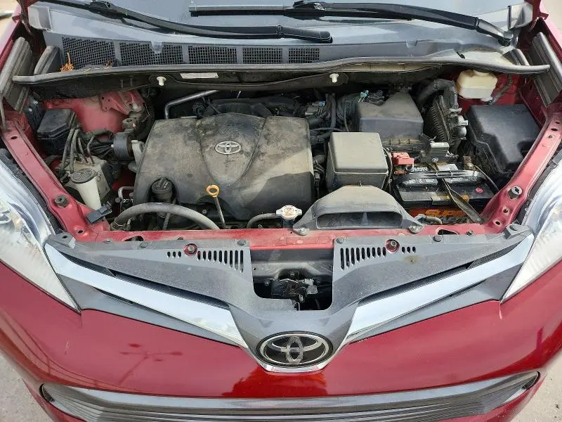 2018 TOYOTA SIENNA XLE 8-PASSENGER  