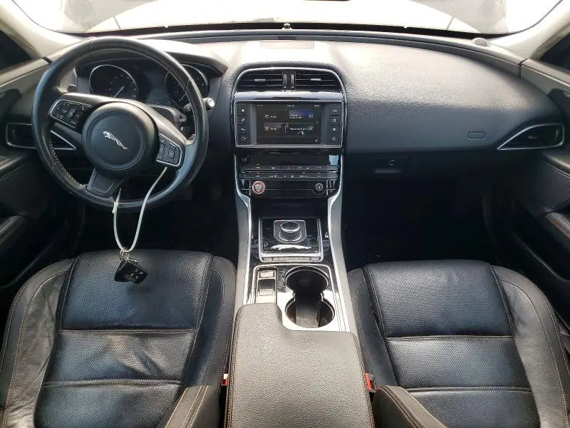 2017 JAGUAR XE PRESTIGE  