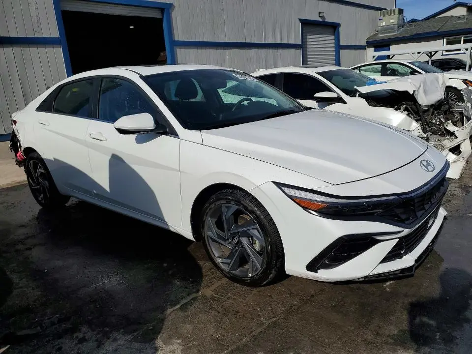 2025 HYUNDAI ELANTRA SEL  