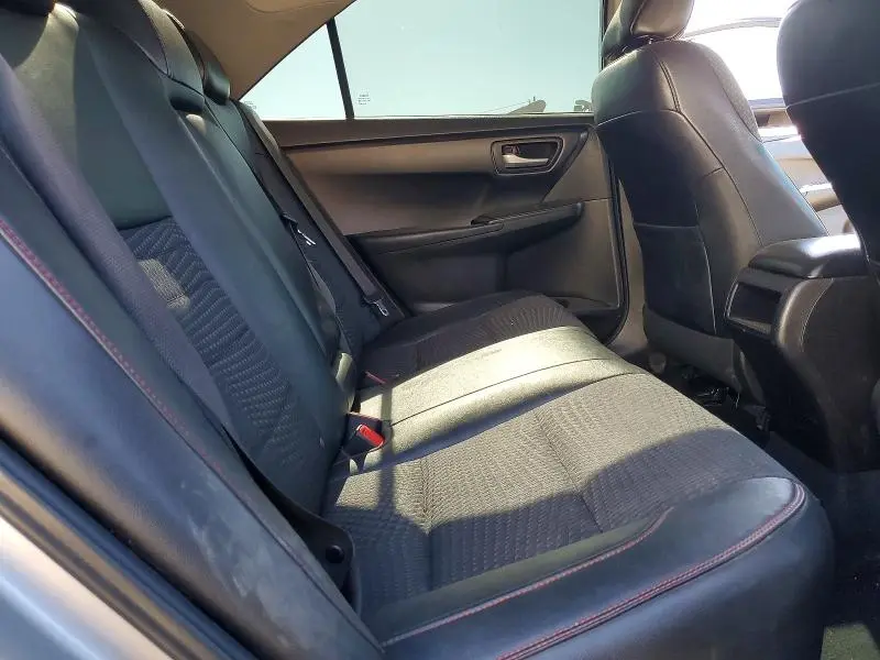 2015 TOYOTA CAMRY SE  