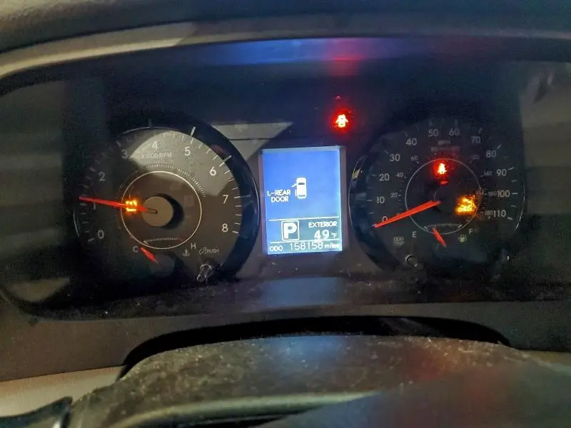 2017 TOYOTA SIENNA LE  