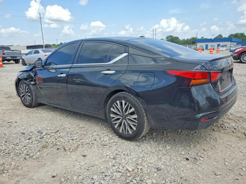2023 NISSAN ALTIMA SV  