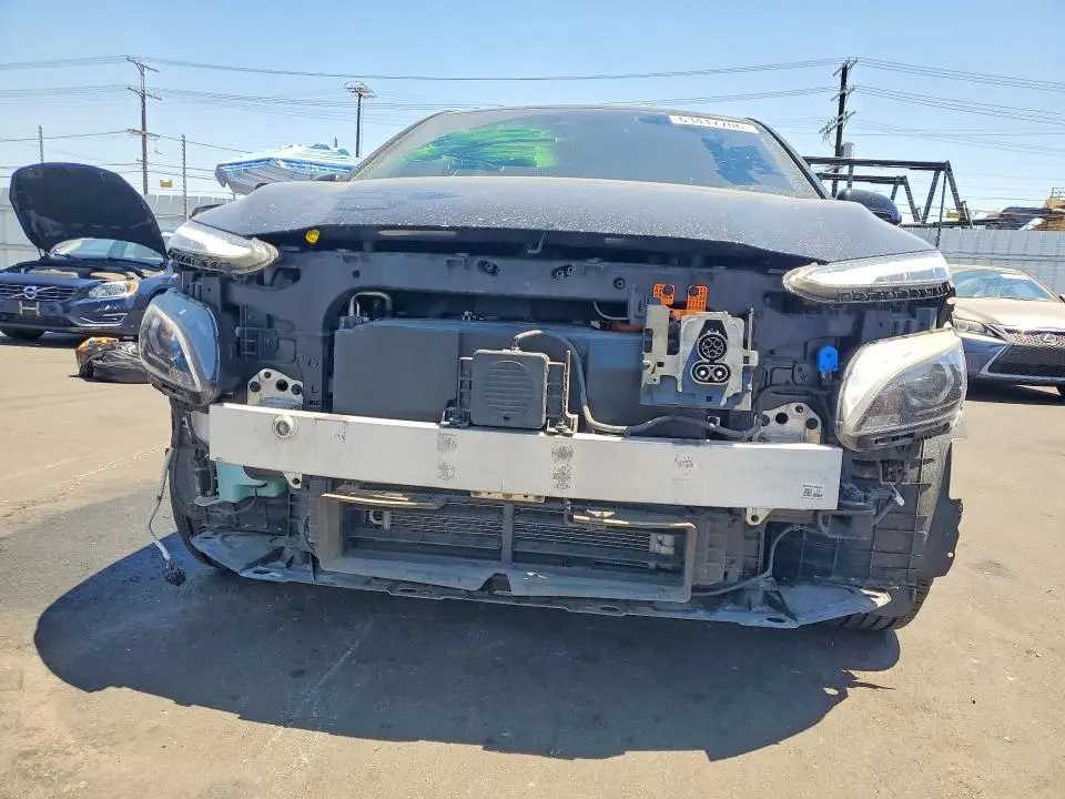 2023 HYUNDAI KONA SE  