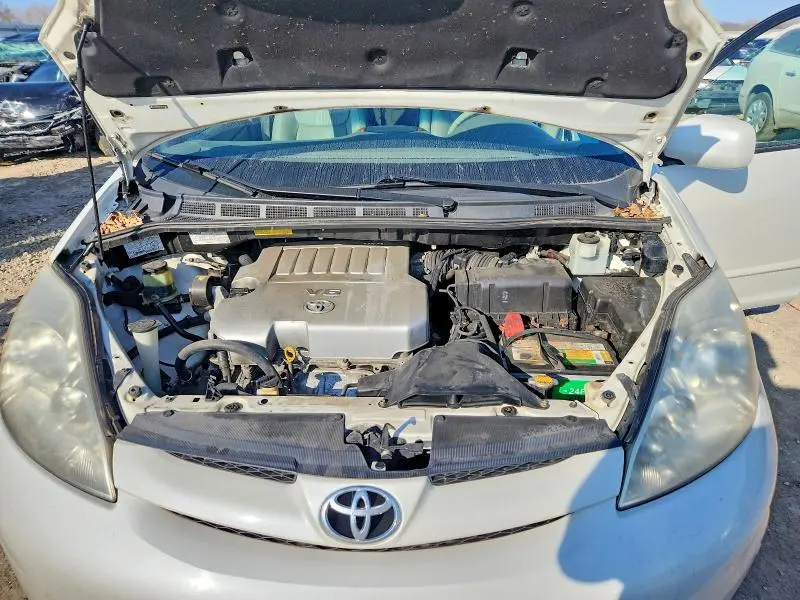 2010 TOYOTA SIENNA XLE  