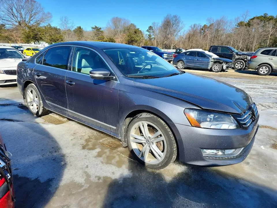 2013 VOLKSWAGEN PASSAT SEL  