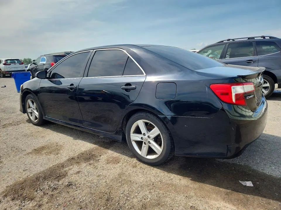 2014 TOYOTA CAMRY SE  