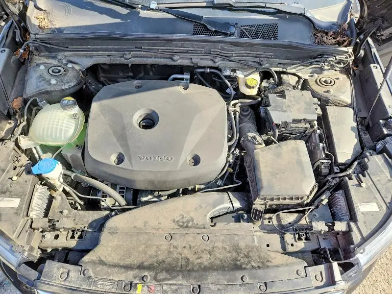 2020 VOLVO XC40 T5 MOMENTUM  