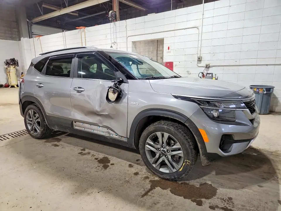 2022 KIA SELTOS S  