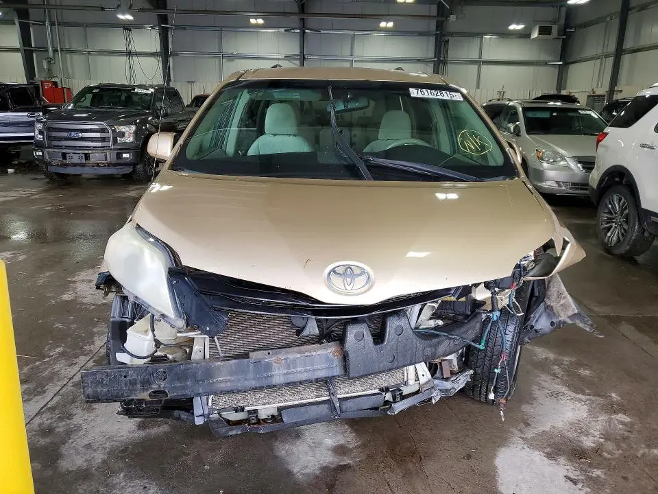 2011 TOYOTA SIENNA LE 8-PASSENGER  