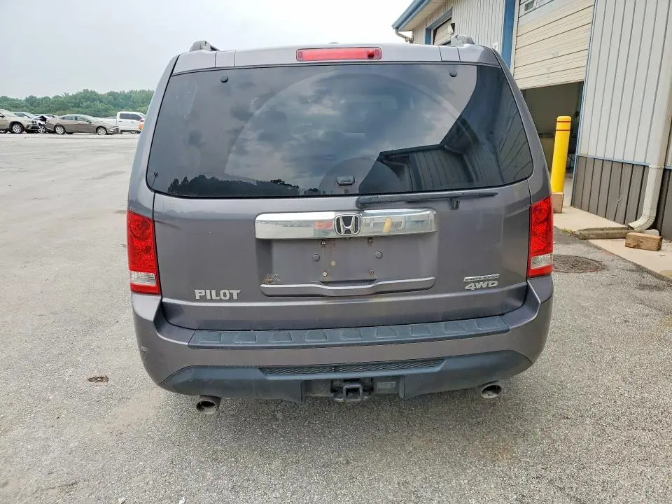 2015 HONDA PILOT SE  