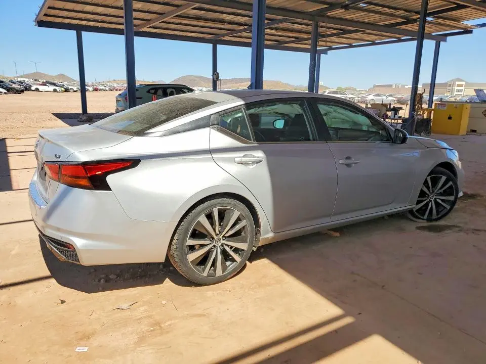2022 NISSAN ALTIMA SR  