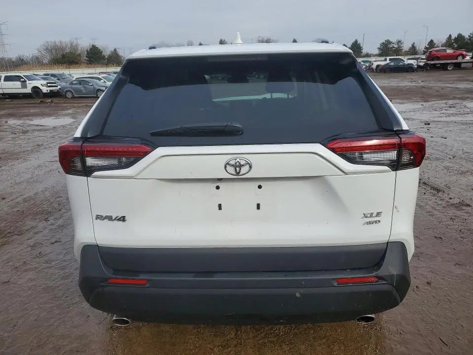 2025 TOYOTA RAV4 XLE  