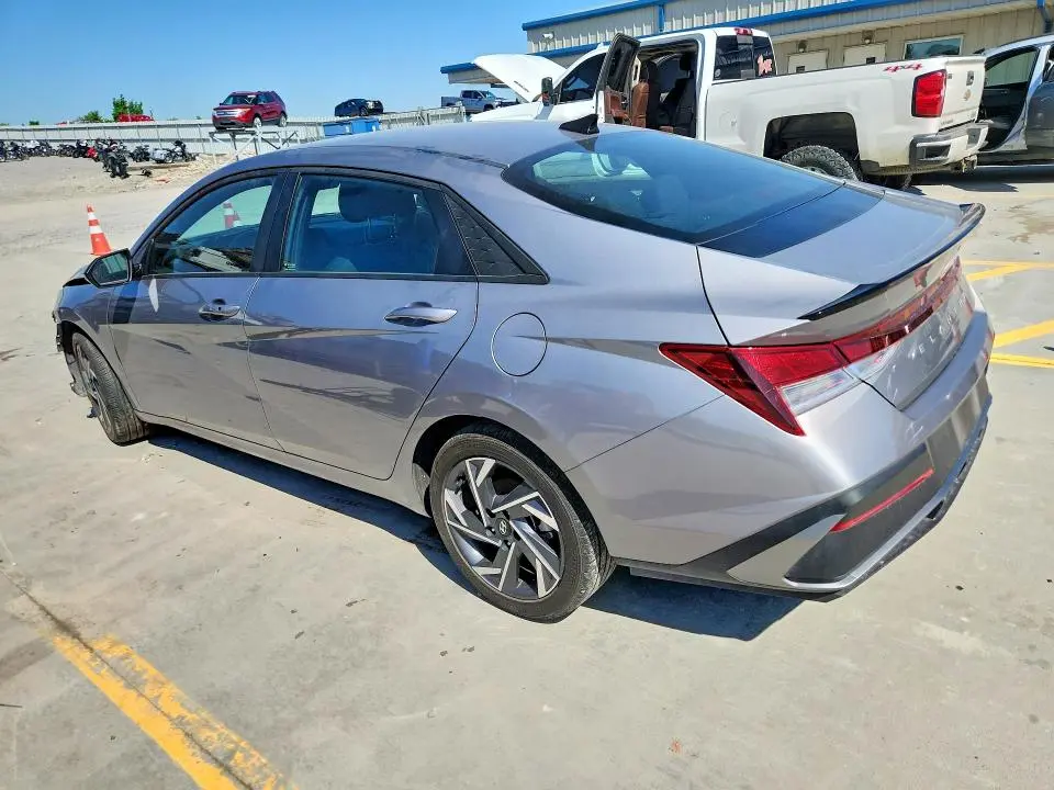2025 HYUNDAI ELANTRA SEL SPORT  