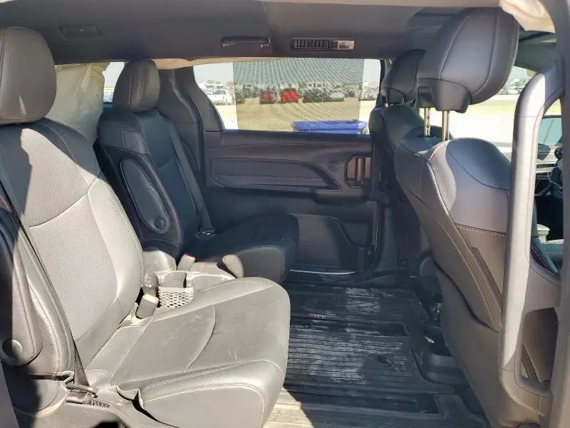 2022 TOYOTA SIENNA XSE  