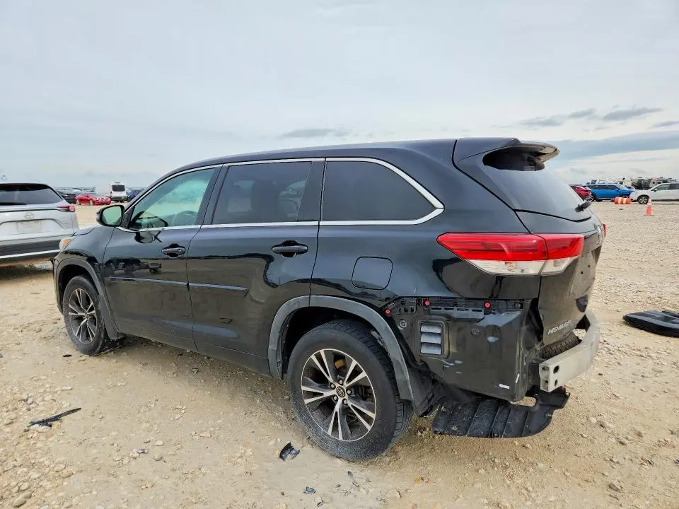 2018 TOYOTA HIGHLANDER LE  